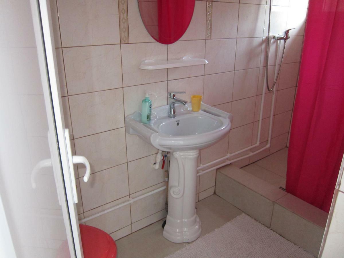 ホテルCasa Gherghisan コスティネシュティ エクステリア 写真